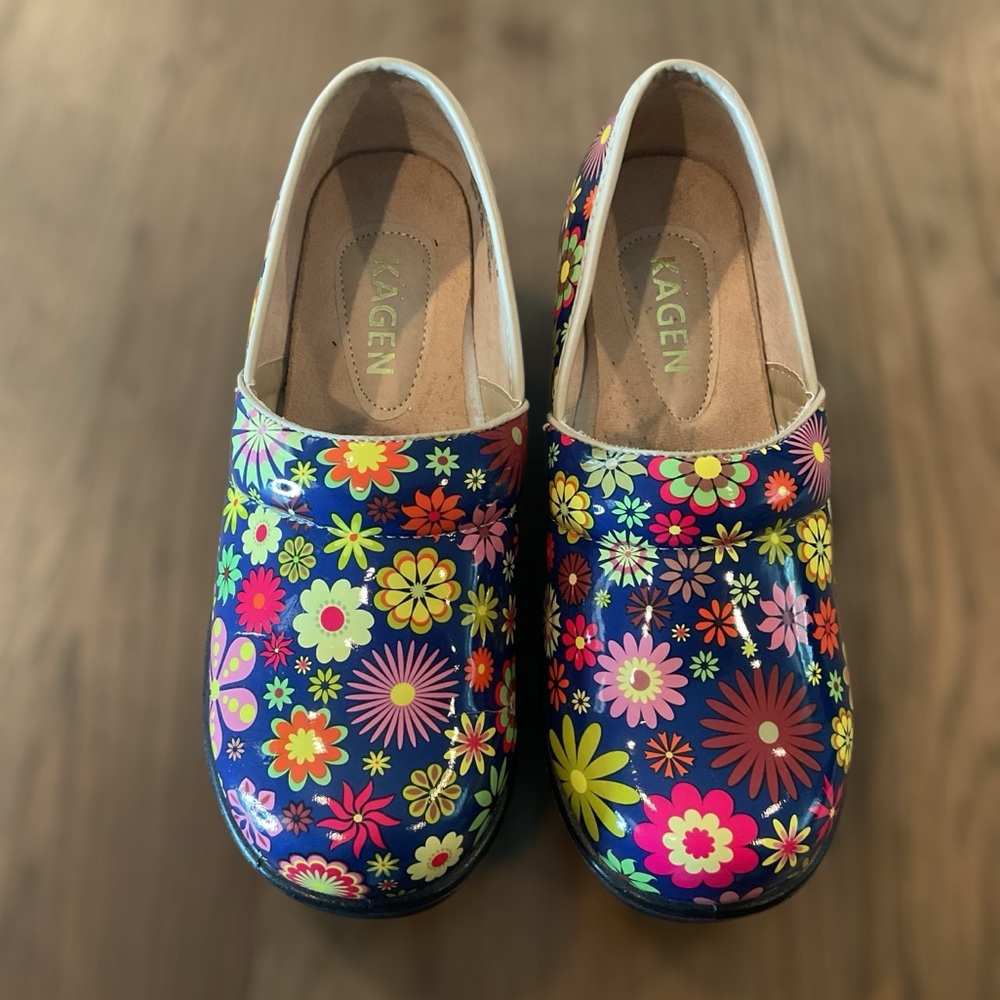 Kagen Women's Floral Clogs size 8 NWOB